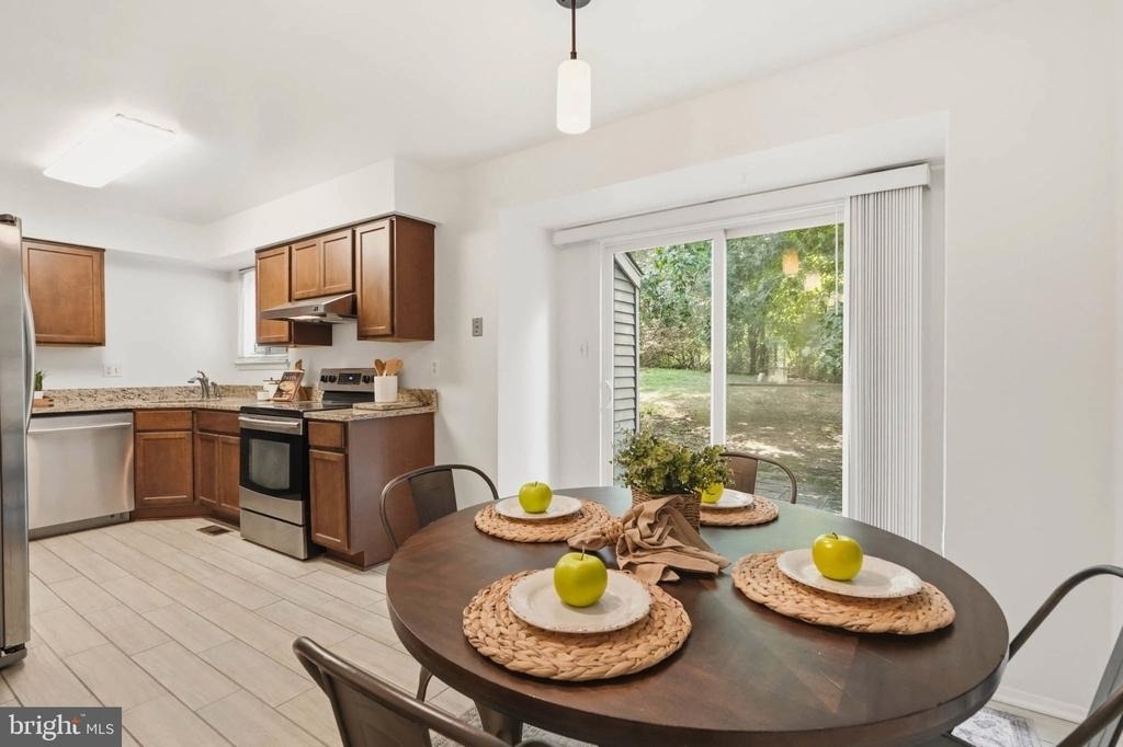 8112 Wooded Glen Court - Photo 9