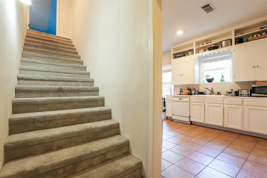 308 E 32nd St - Photo 28