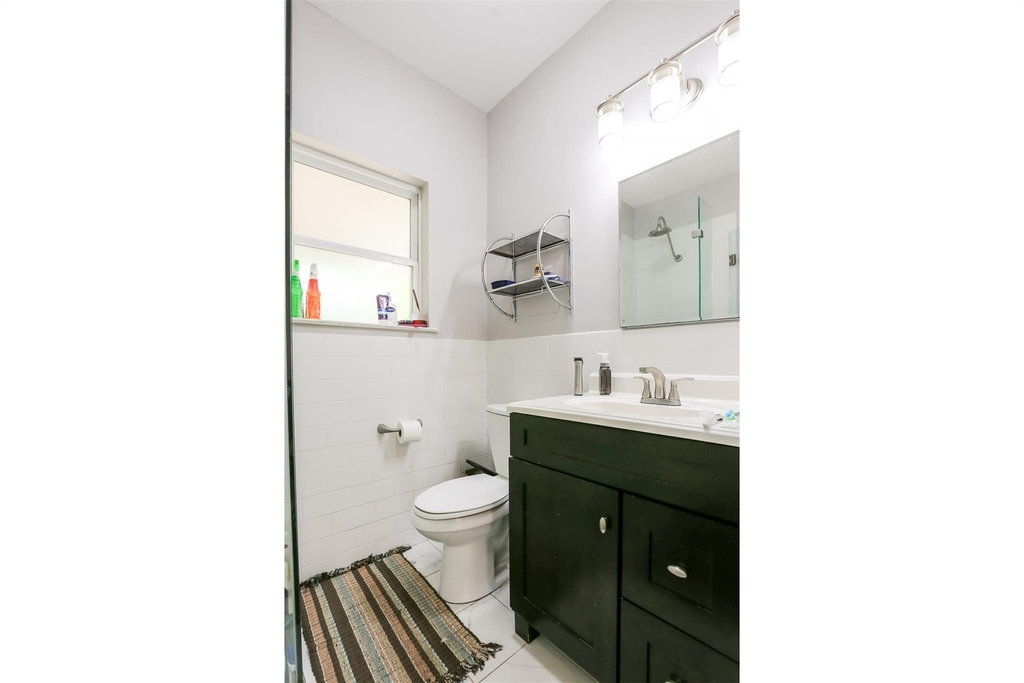308 E 32nd St - Photo 12
