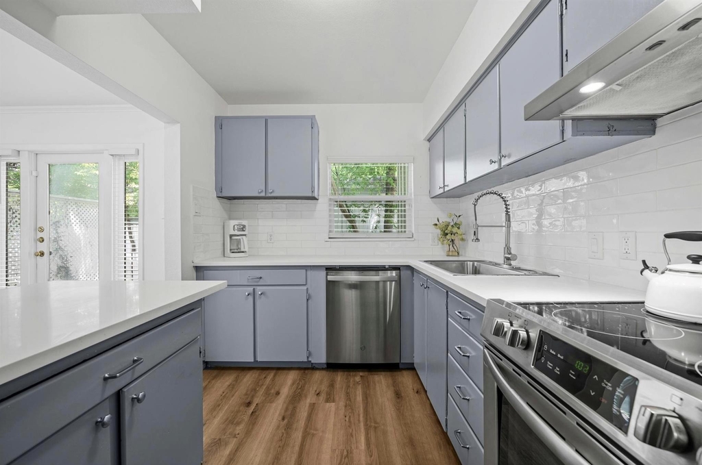 2401 Winsted Ln - Photo 8