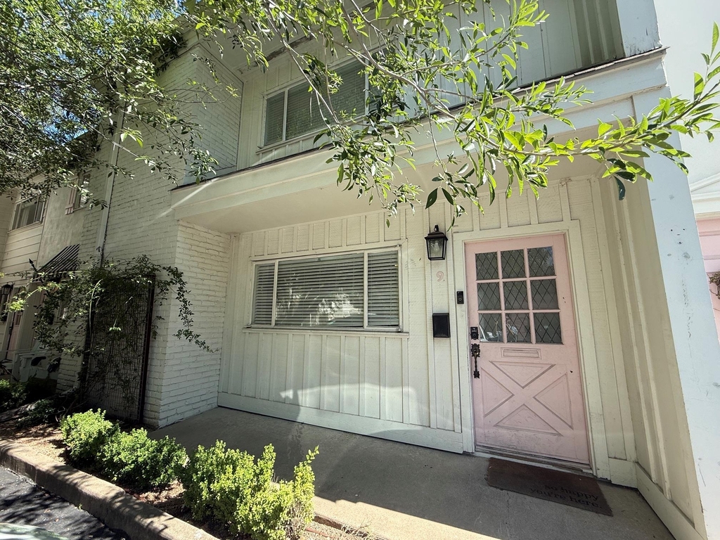2401 Winsted Ln - Photo 18