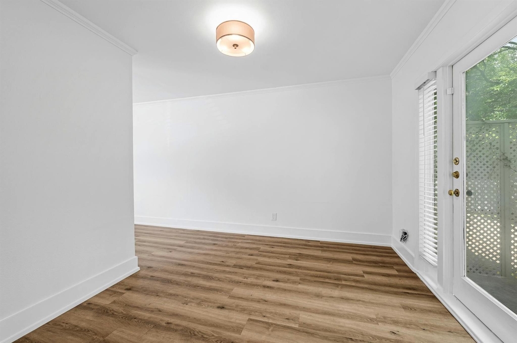 2401 Winsted Ln - Photo 7