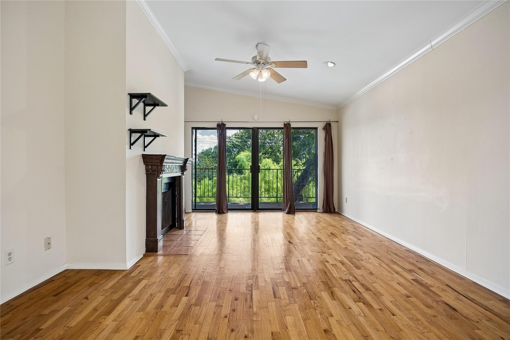 409 E 38th St - Photo 2