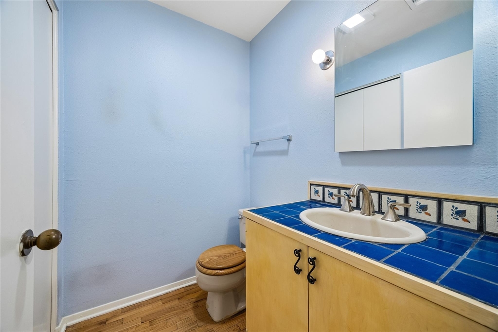 409 E 38th St - Photo 11