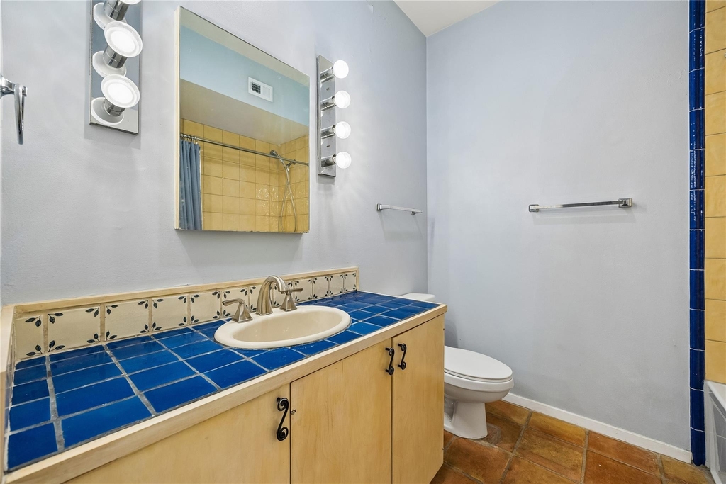 409 E 38th St - Photo 12