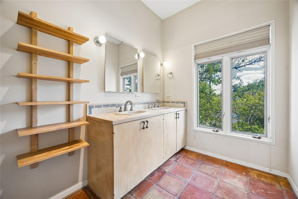 409 E 38th St - Photo 8