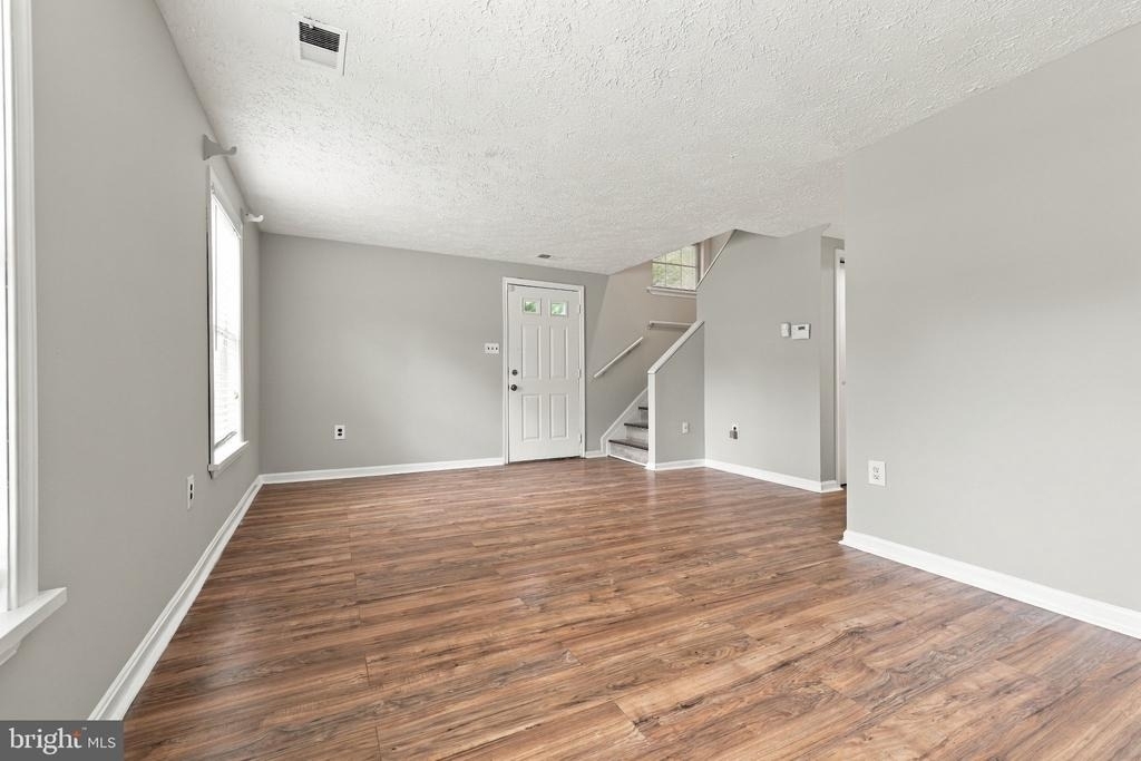 1554 Pin Oak Drive - Photo 2
