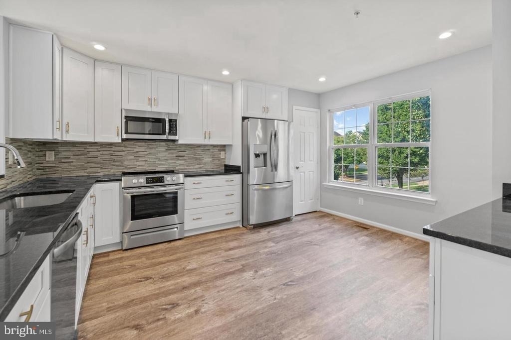 509 Bridgeport Place - Photo 2