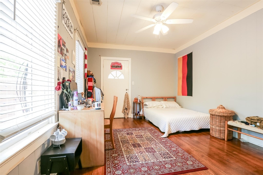 308 E 32nd St - Photo 16