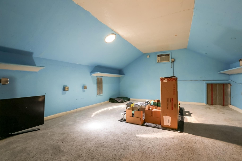 308 E 32nd St - Photo 23