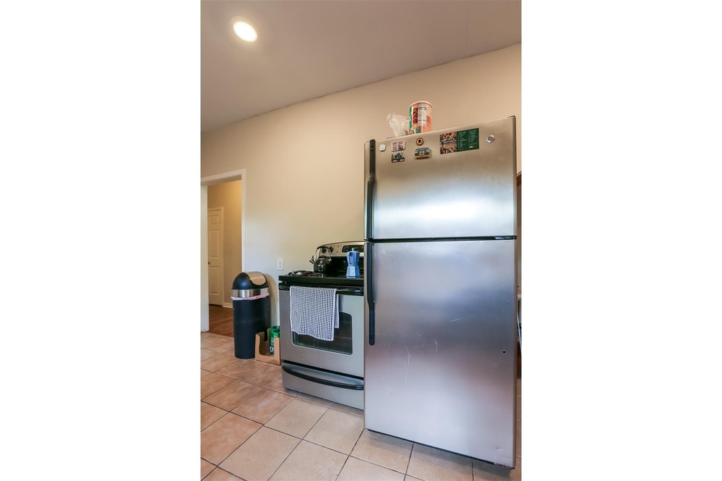 308 E 32nd St - Photo 4