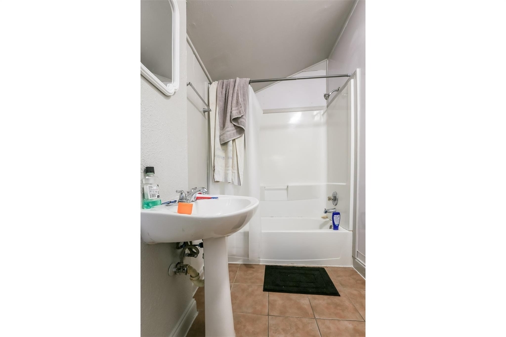 308 E 32nd St - Photo 21