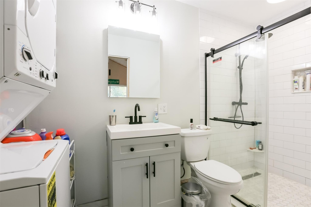 308 E 32nd St - Photo 30