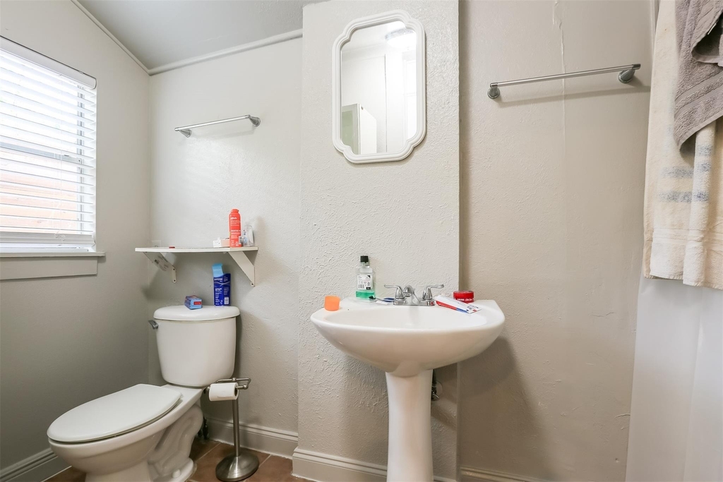 308 E 32nd St - Photo 19