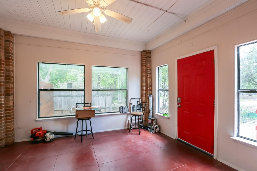 308 E 32nd St - Photo 17