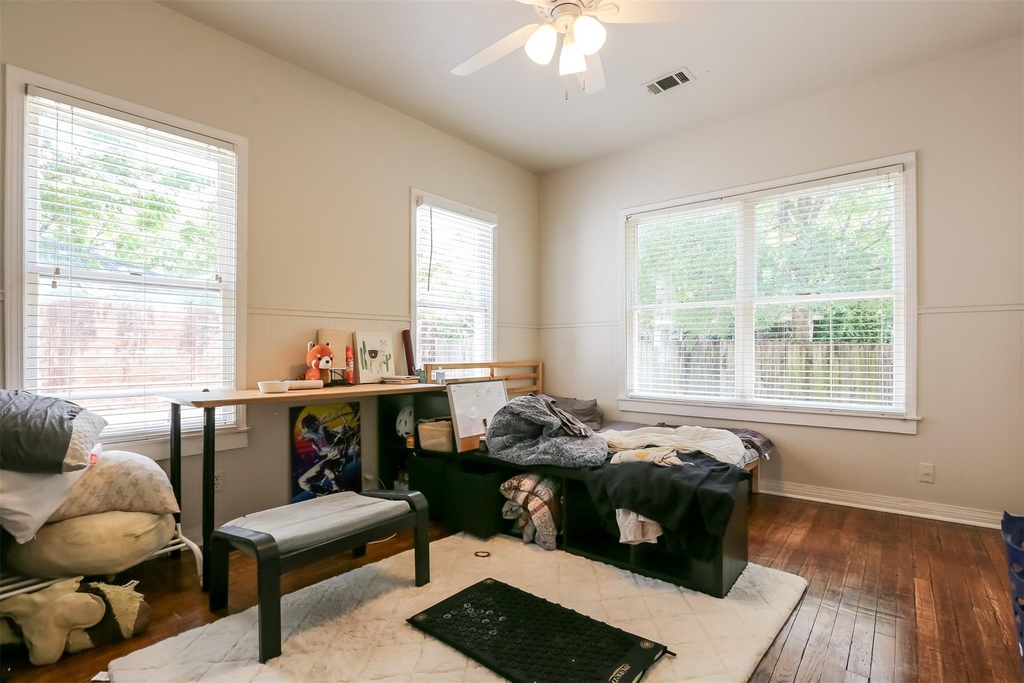 308 E 32nd St - Photo 6
