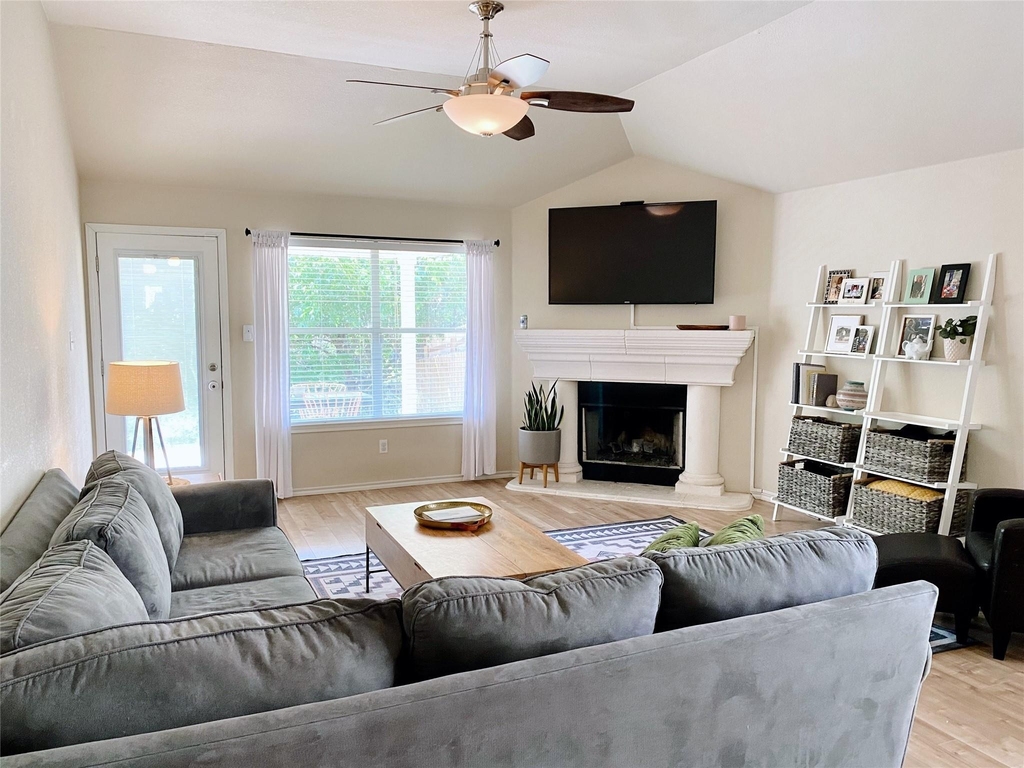 1607 Melissa Oaks Ln - Photo 10