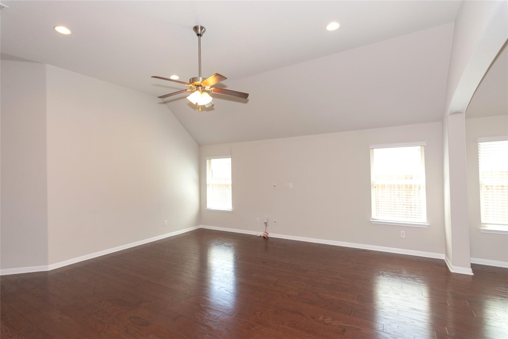 1916 Bobbywoods Ln - Photo 4