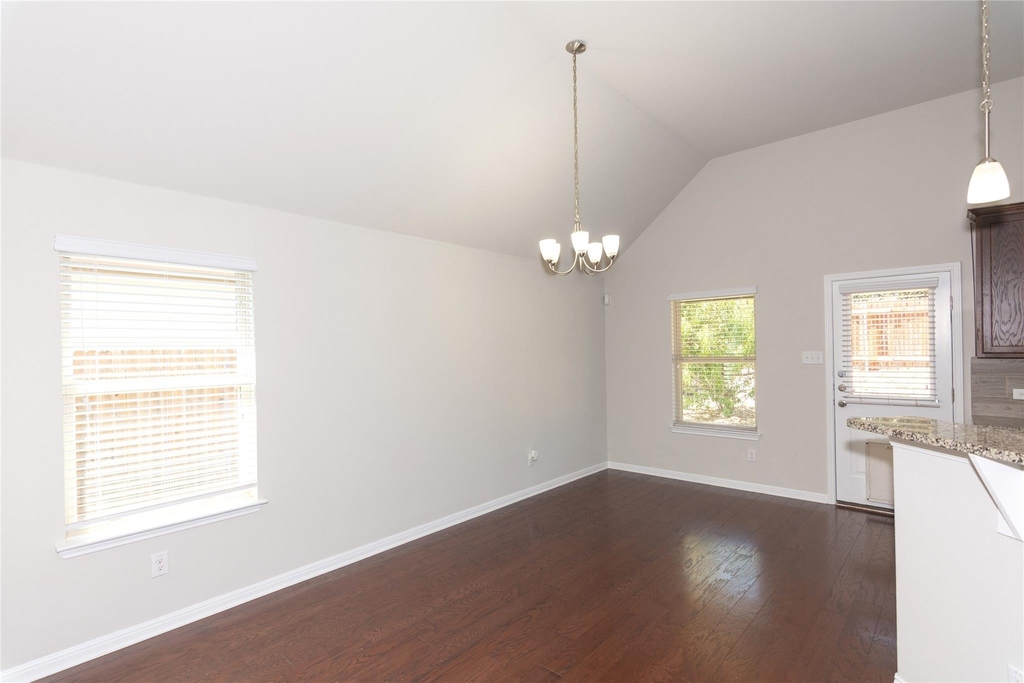 1916 Bobbywoods Ln - Photo 6