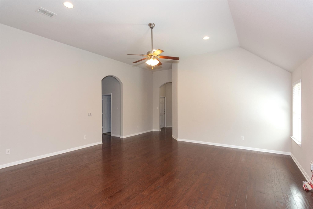1916 Bobbywoods Ln - Photo 3