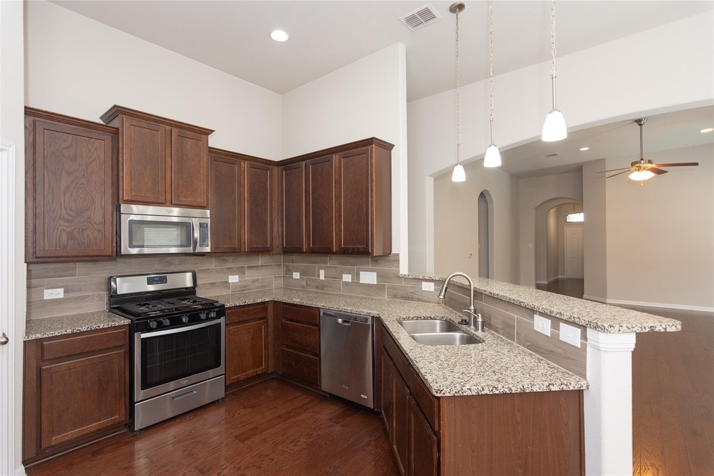 1916 Bobbywoods Ln - Photo 9