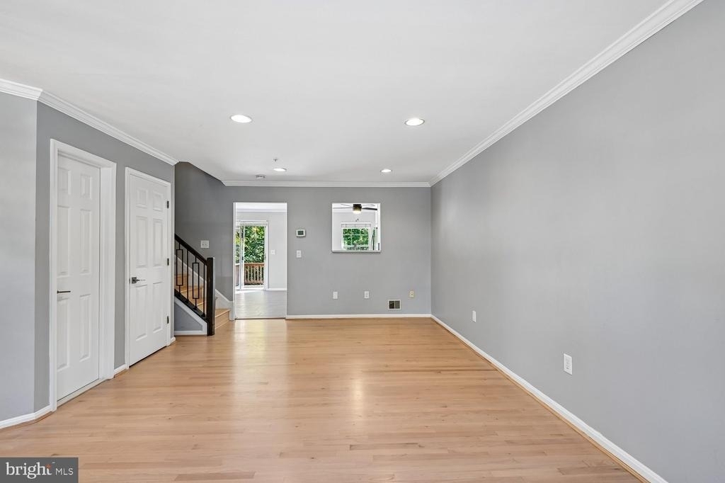 558 Francis Nicholson Way - Photo 5