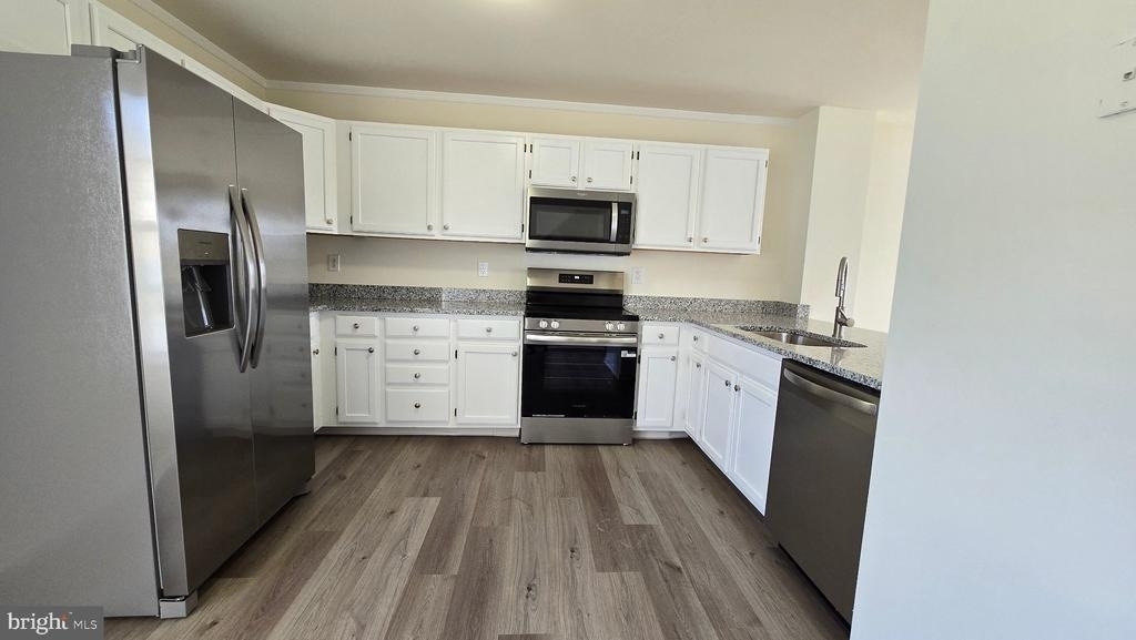 220 Trafalgar Drive - Photo 8