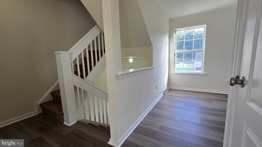 220 Trafalgar Drive - Photo 3