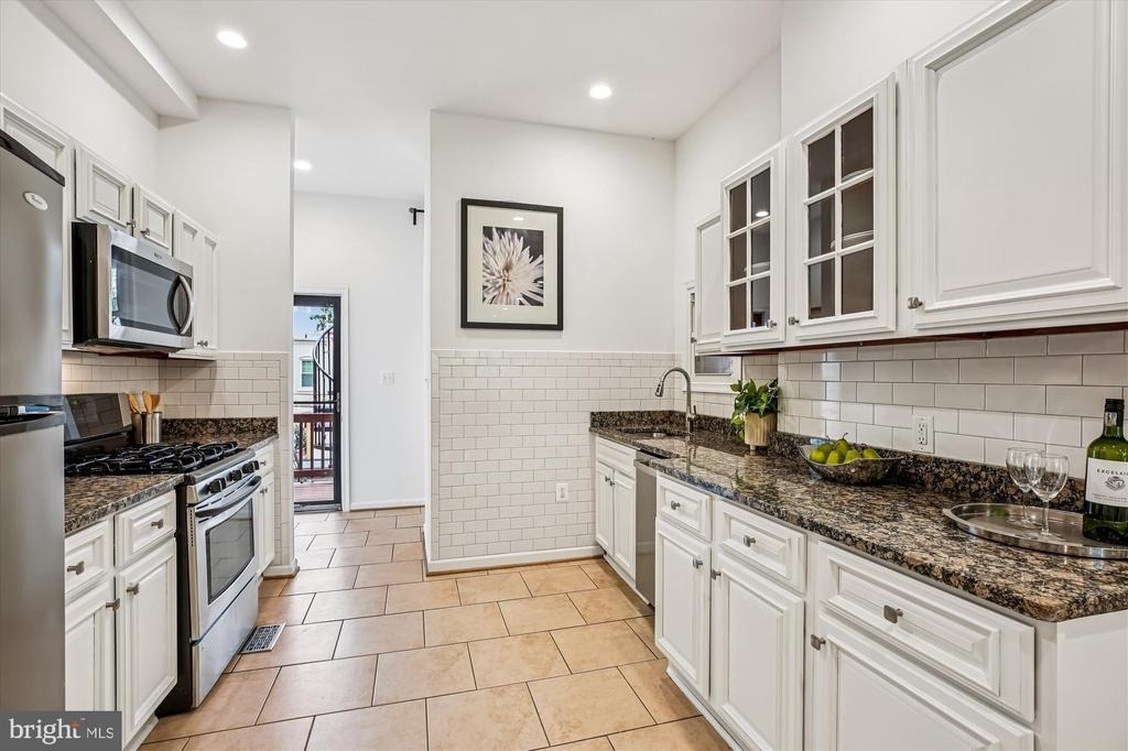 13 R Street Ne - Photo 12