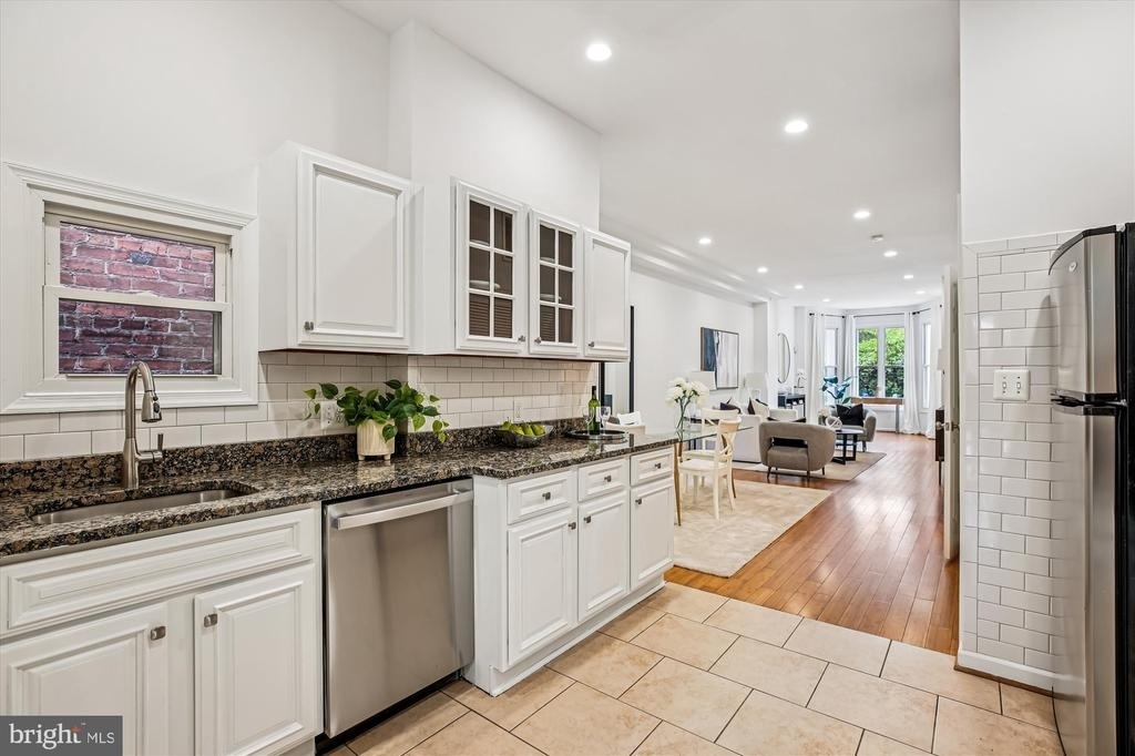 13 R Street Ne - Photo 10