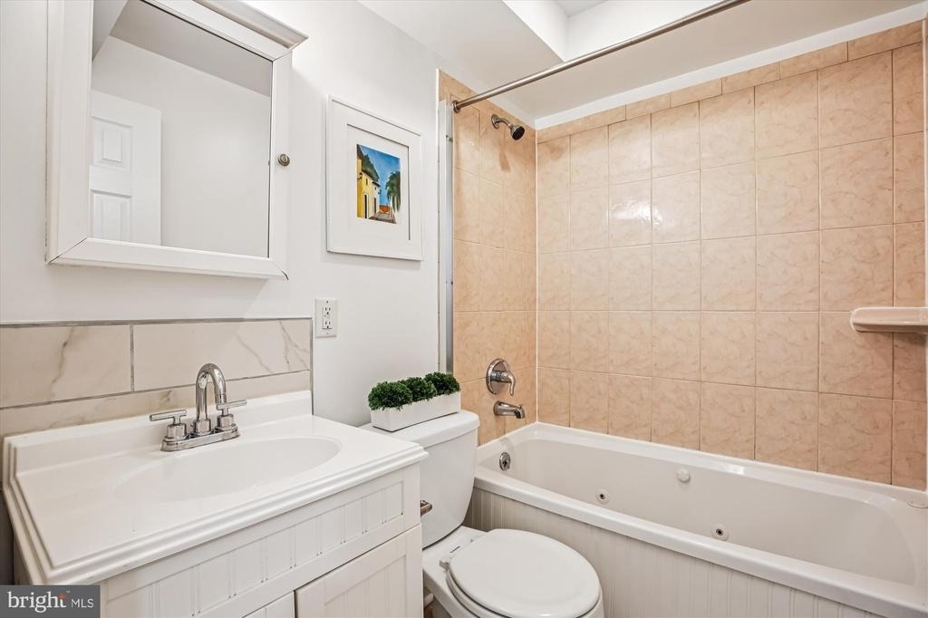 13 R Street Ne - Photo 23