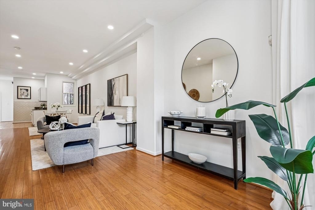 13 R Street Ne - Photo 8
