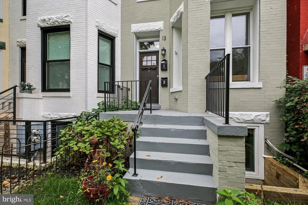 13 R Street Ne - Photo 1