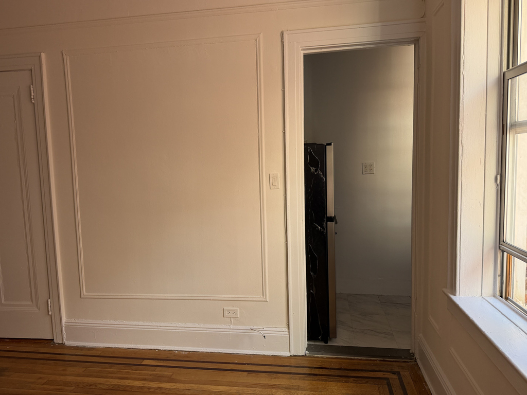 31-15 21st Avenue - Photo 10