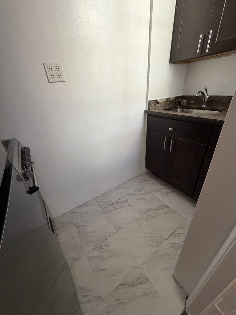 31-15 21st Avenue - Photo 6