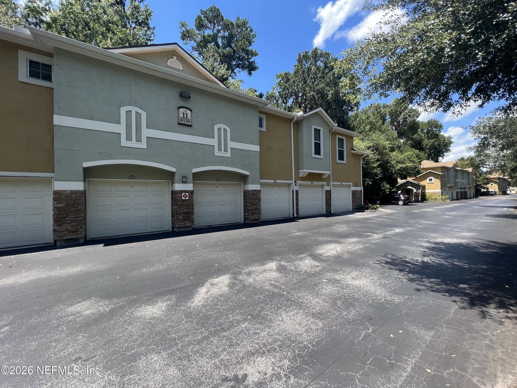 8539 Gate Parkway W - Photo 0