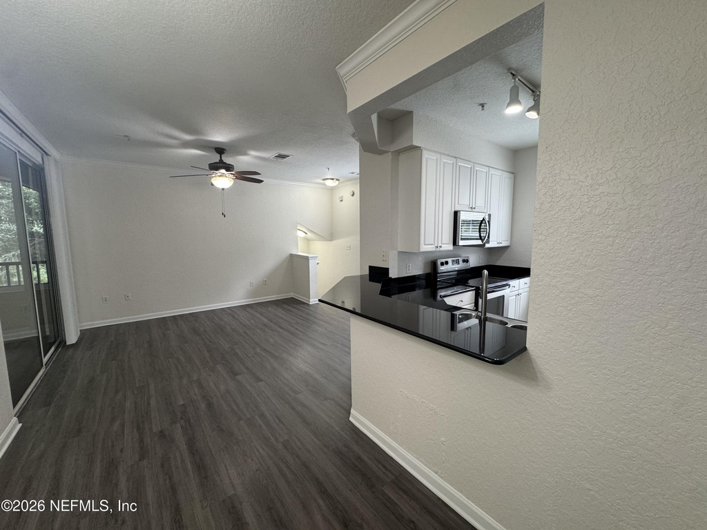 8539 Gate Parkway W - Photo 11