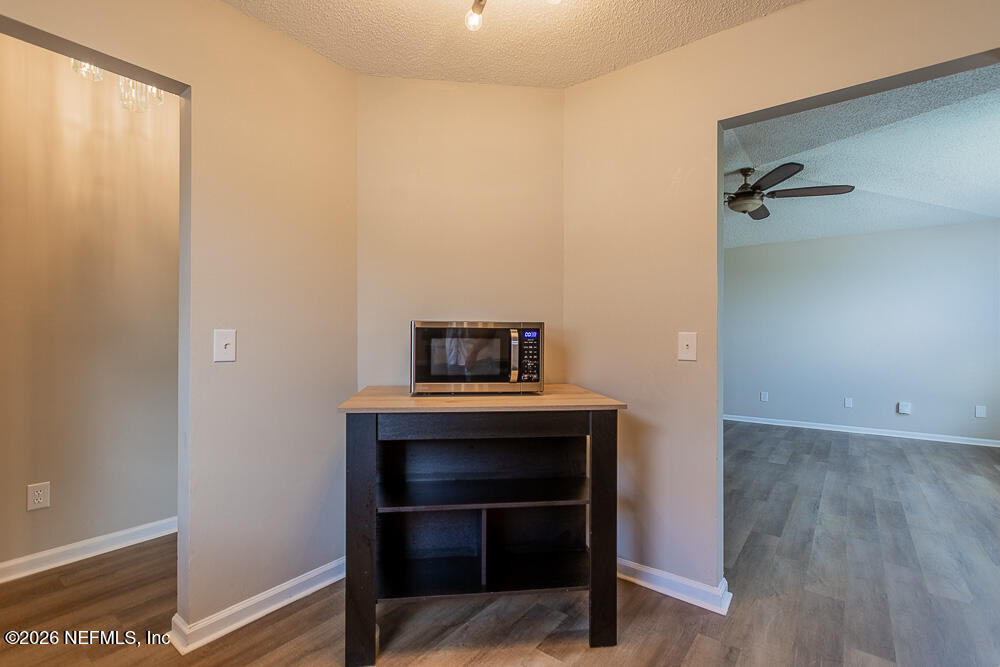 1067 Hibiscus Street - Photo 7