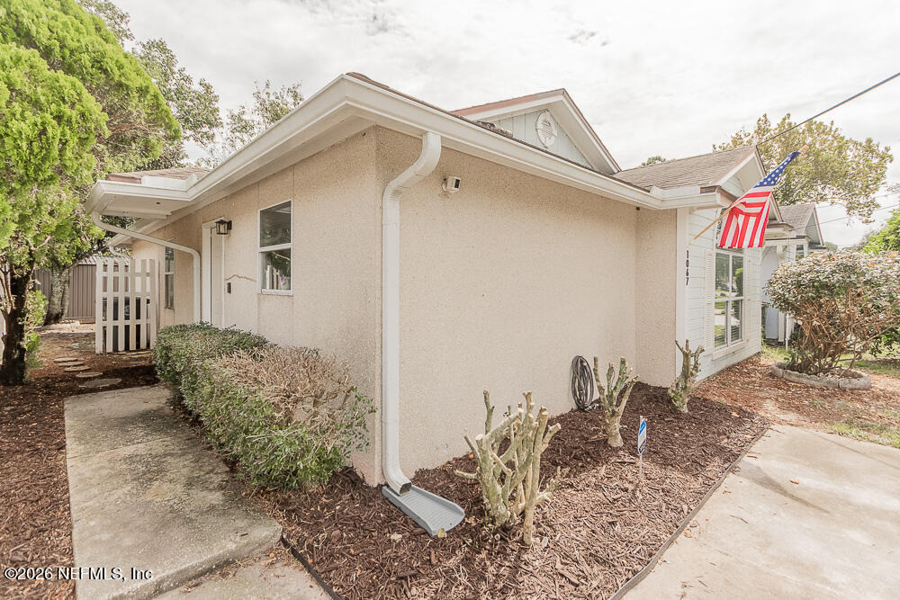 1067 Hibiscus Street - Photo 5