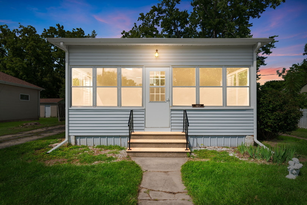 107 E Prairie Street - Photo 0
