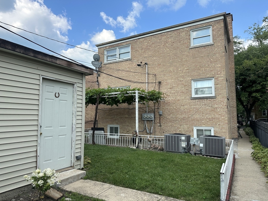 8638 Trumbull Avenue - Photo 23