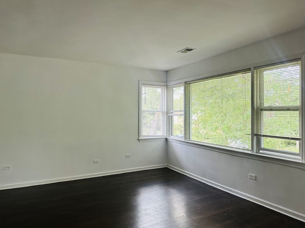 8638 Trumbull Avenue - Photo 4