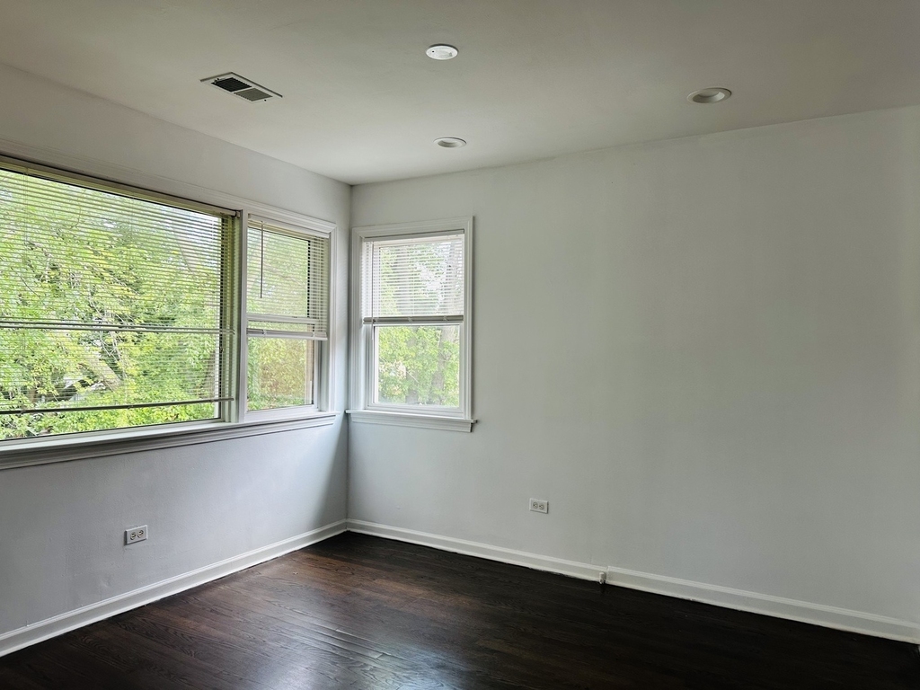 8638 Trumbull Avenue - Photo 9