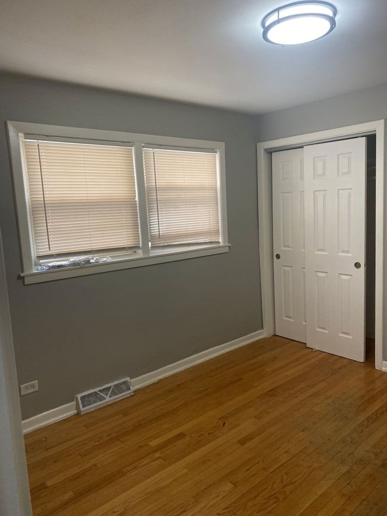 7637 S Essex Avenue - Photo 6