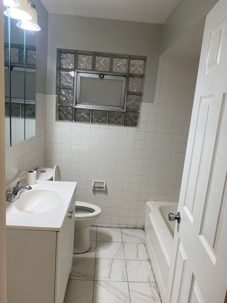 7637 S Essex Avenue - Photo 5