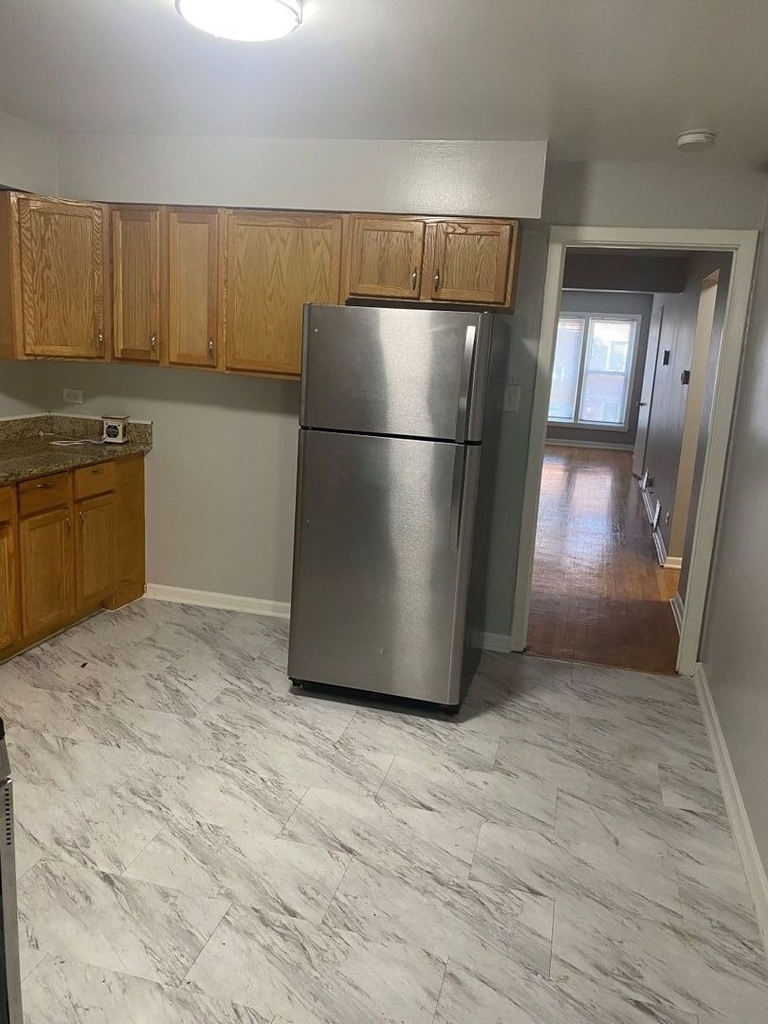 7637 S Essex Avenue - Photo 2