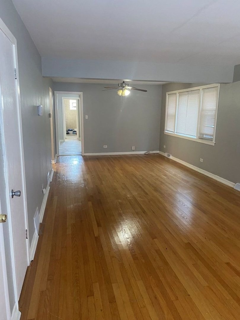 7637 S Essex Avenue - Photo 3