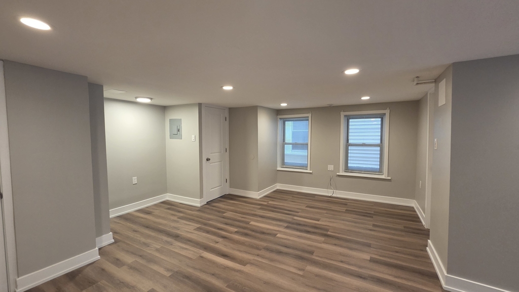 2235 W 21st Place - Photo 2