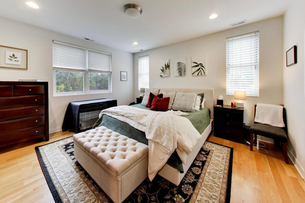 693 N Peoria Street - Photo 8