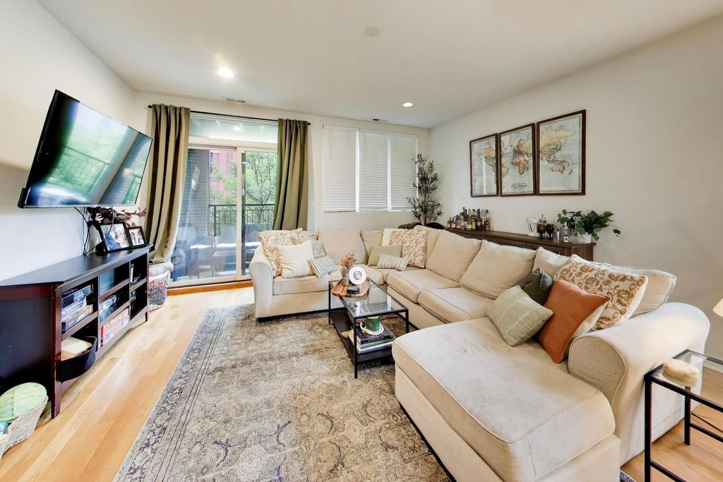 693 N Peoria Street - Photo 1